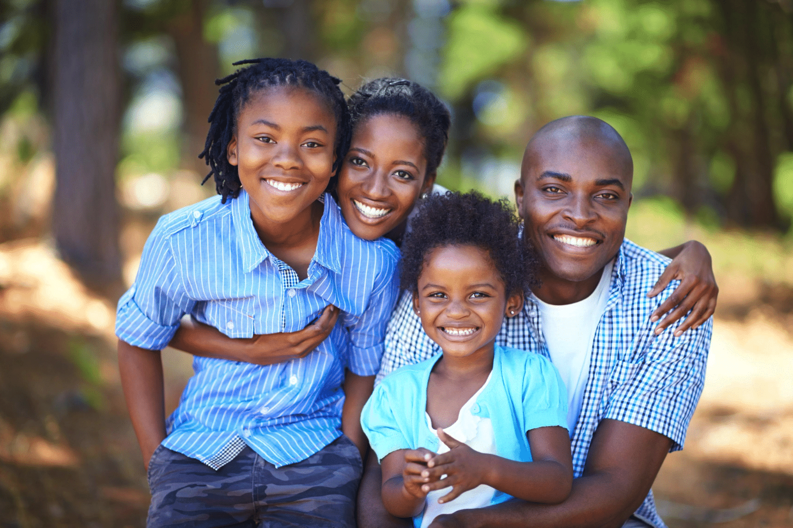 family of 4 smiling